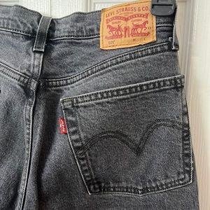 Woman’s Levi’s 501 cropped jeans size 26